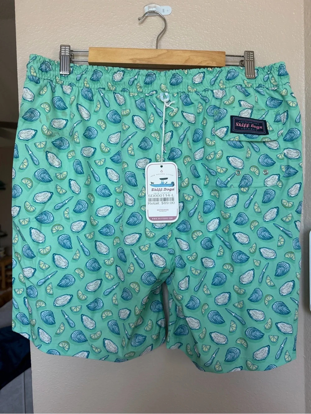 NWT Skiff Dogs Mint Oyster-Print Swim Trunks